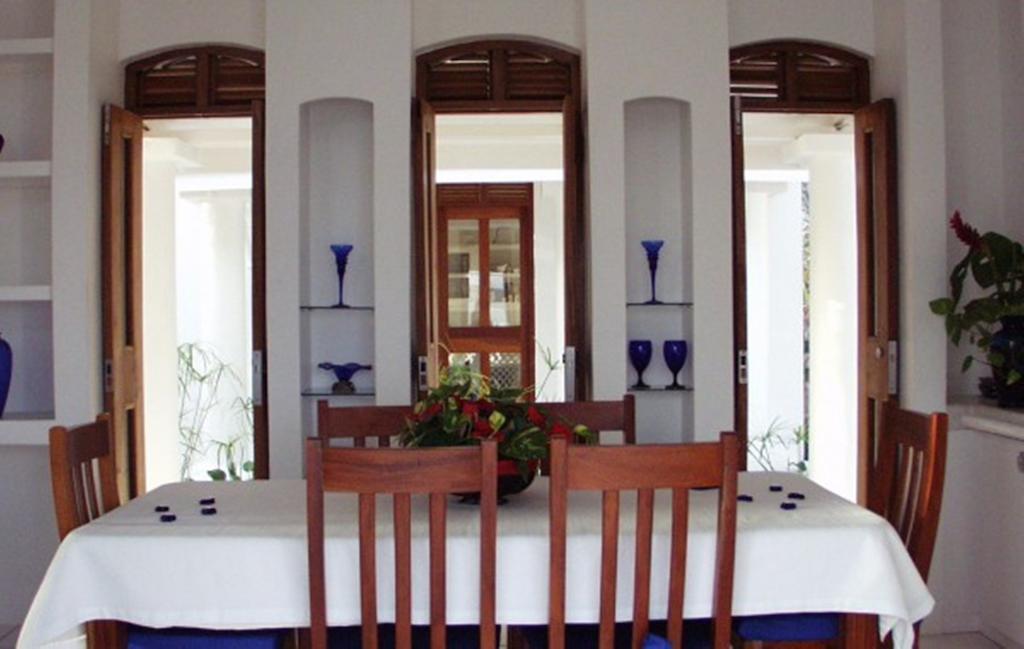 Being Villa Plymouth Экстерьер фото